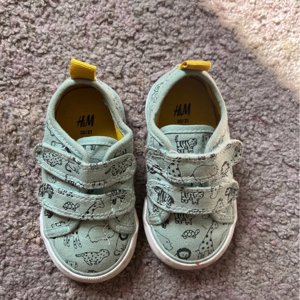 H&M infant animal print shoes